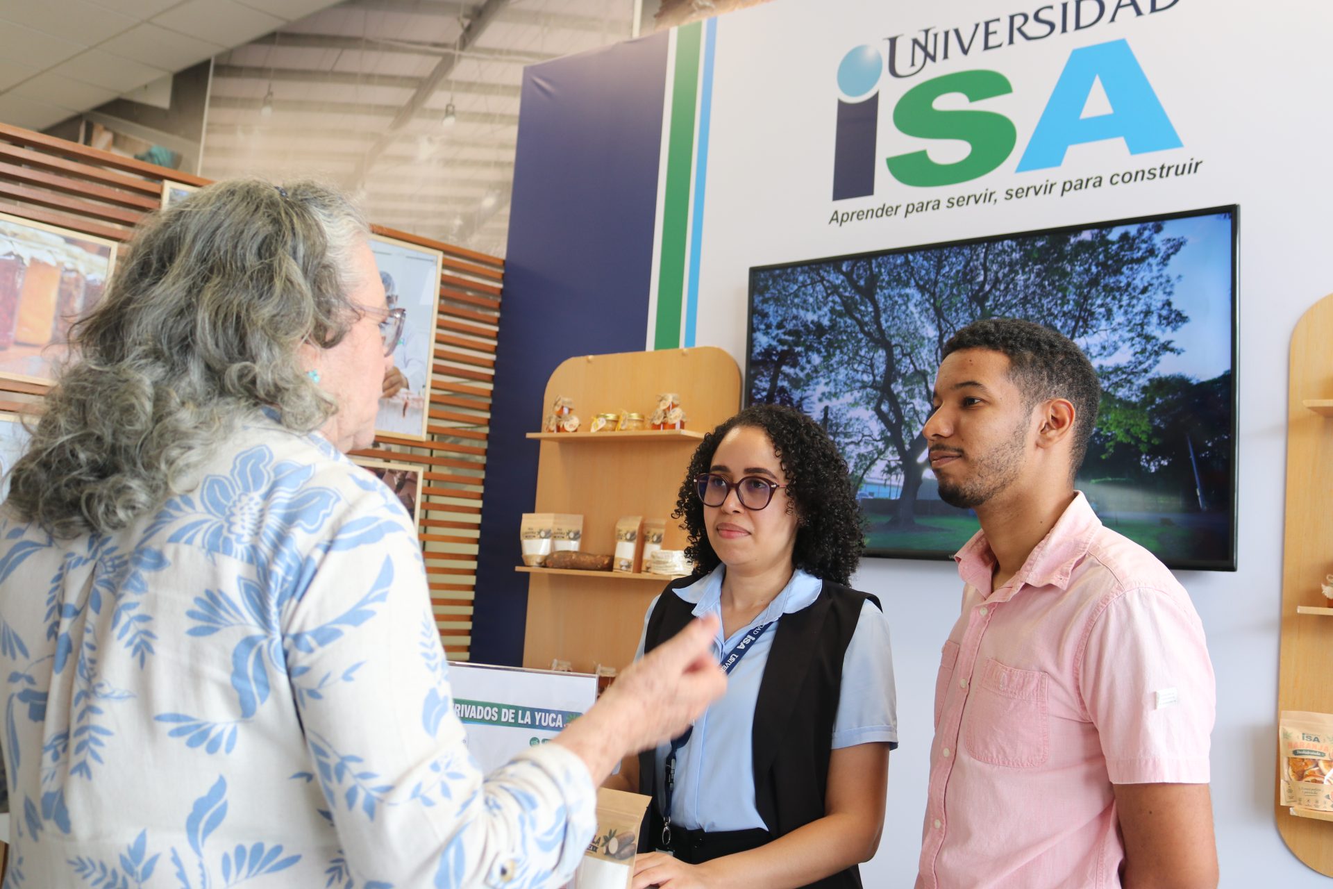 Universidad ISA presenta productos agroindustriales desarrollados por estudiantes en exposición del MICM - Imagen 3