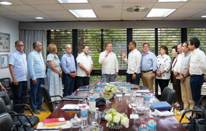 Ministro de Agricultura visita la Universidad ISA y participa en su Consejo de Directores - Imagen 2