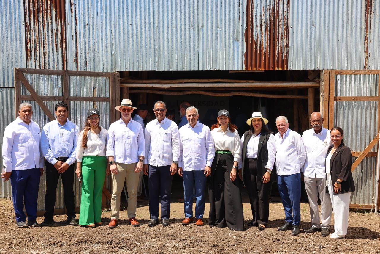 Fortaleciendo la cooperación para impulsar la formación, investigación e innovación en el sector tabacalero: Universidad ISA e INTABACO firman acuerdo - Imagen 4