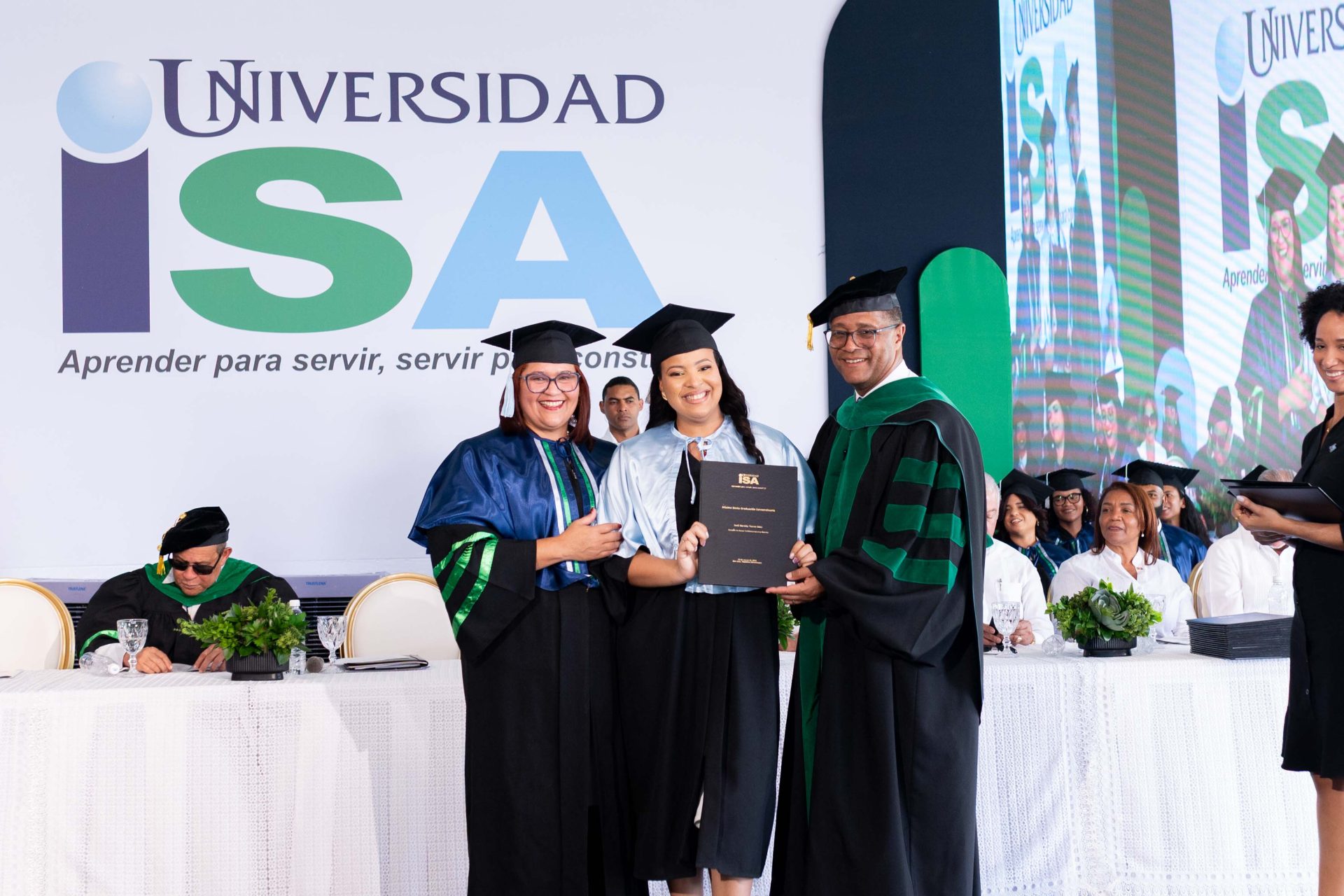 Universidad ISA inviste la primera promoción del Recinto Sur, impulsando el desarrollo educativo regional